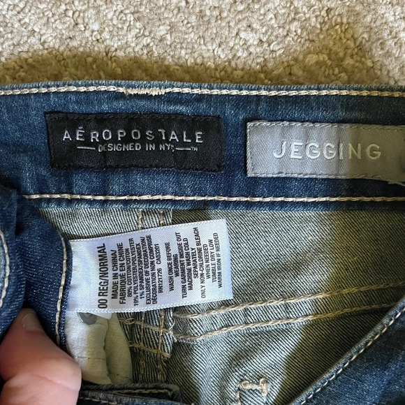 Aeropostale Semi-Distressed Denim Jegging - 00REG - Picture 4 of 4